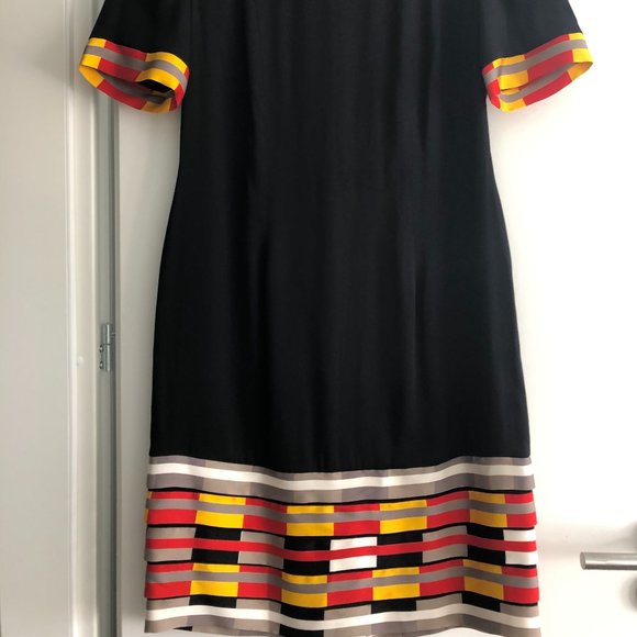 Johnathan Saunders Size 42 US 6 Ladies Dress - Short Sleeved - Patterned Hem - Picture 7 of 7